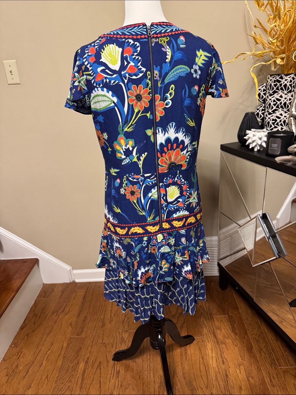 Alice + Olivia Navy Blue Floral V-Neck Mini Dress Size 6 pre-owned - Picture 5 of 8